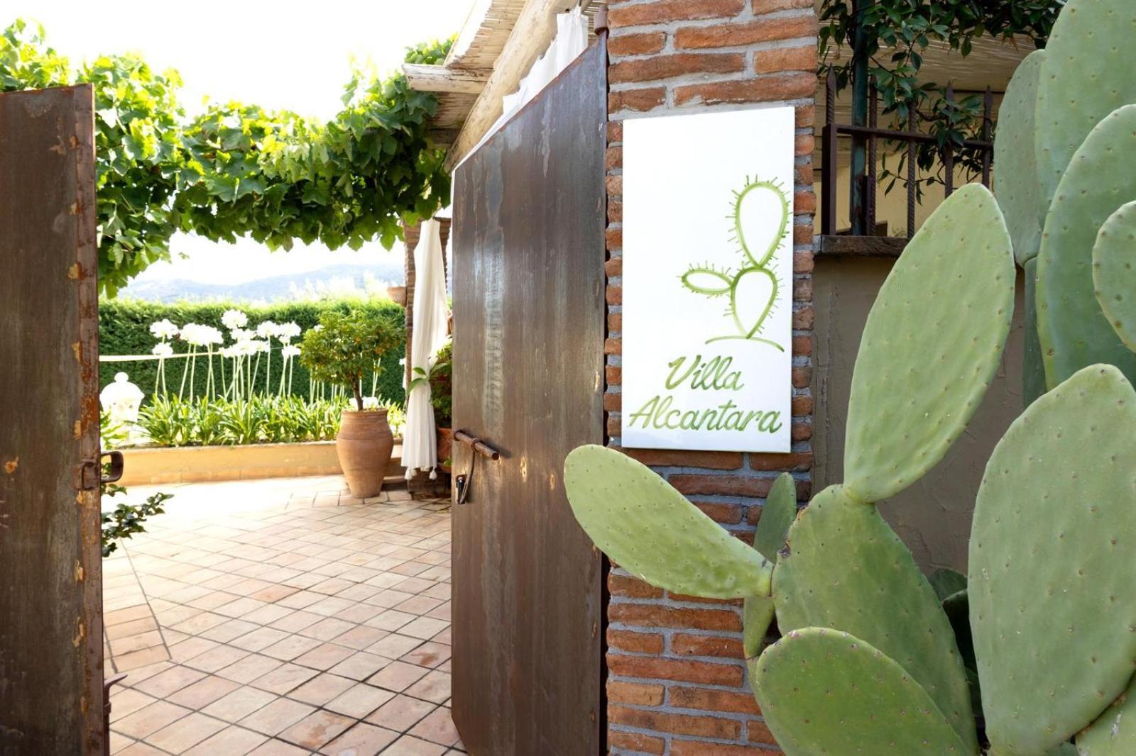 Villa Alcantara Di Charme Graniti Exterior foto